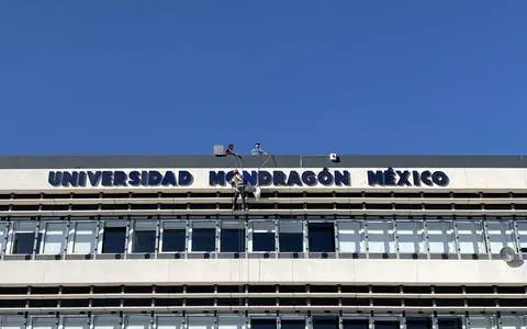 Letrero de Universidad Mondragón