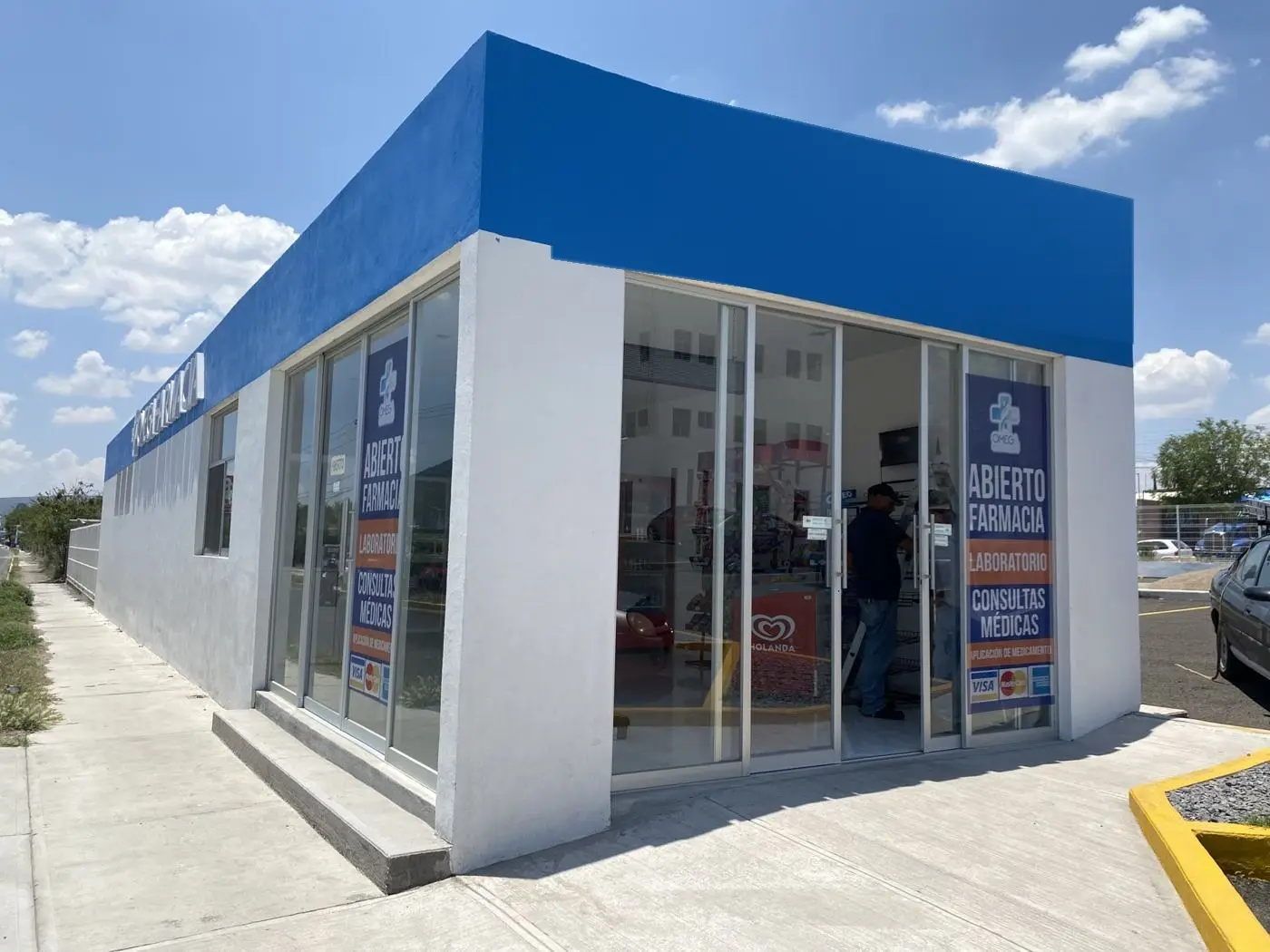 Omega Farmacia: fachada antes, sin letrero