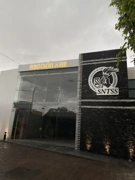 Fachada para SNTSS Sección XIII